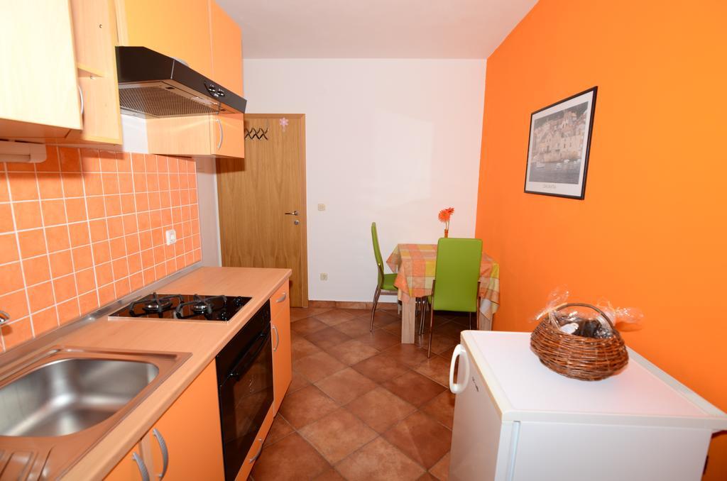 Apartman Milena Apartment พรีมอชเตน ภายนอก รูปภาพ